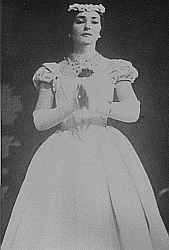 als Amina in ,,La Sonnambula