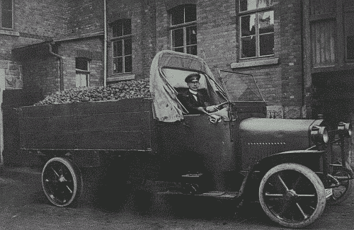 Max als Mechaniker und Lastwagenfahrer im Schwarzwald
1919