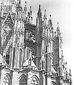 Klick: Strebewerk im Chorbereich 118kB