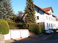 Klick: Bild 166kB: Gesamtansicht, Süd-, Westfassade
