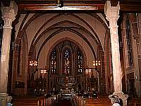 Klick: Die Kirche St. Antonius, Bad Griesbach;
Blick zum Chor 125kB