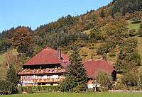 Ende von ,,Schwarzwaldhöfe;
Bild: Spätsommerliches Gehöft bei Oberwolfach in der Region Kinzigtal
(16.9.2007)