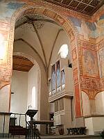 Klick: Rechte Seite des Chores mit Orgel von St. Georg 88kB