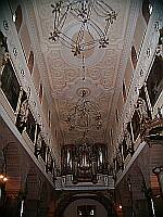 Klick: Oberes Mittelschiff (Barock 1701, J. A. Schupp), Sandtner-Orgel (1983)
165kB