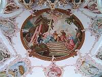 Klick: Östlichstes (hinterstes) Deckengemälde über der Orgelempore:
Geburt Christi 271kB