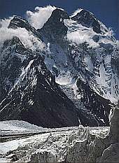 Klick: Bild 379kB: Broad Peak 8051m, Westsüdwestseite