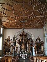 Klick: Hauptaltar, Seitenaltäre, Kreuzigungsgruppe (Schupp, 1703/1705)
Zelebrationsaltar, Ambo (Hillebrand, 2000), Holzkassettendecke 177kB