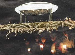 Szene aus der nächtlichen Vigil (Foto aus dem ,,Konradsblatt)